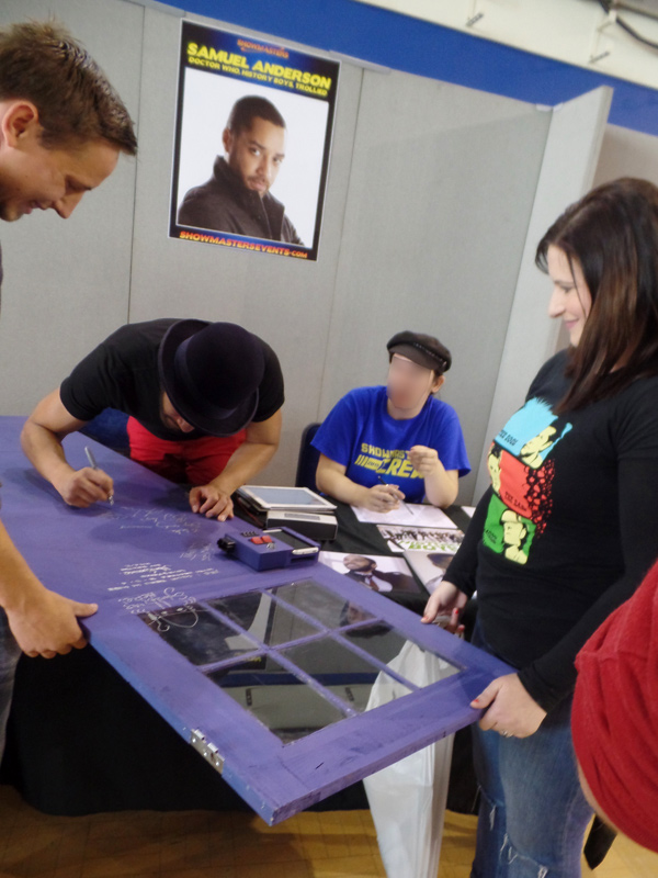 Samuel Anderson signs Luke's TARDIS door
