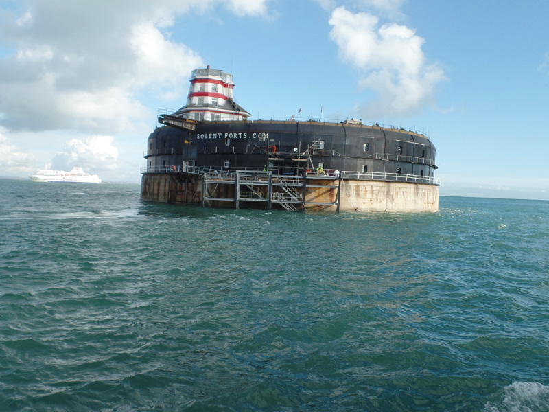 Approaching No Man's Fort by boat