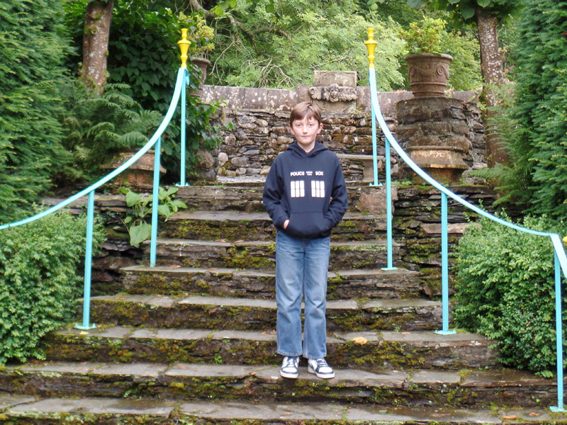 Looking for the First Doctor at Plas Brondanw